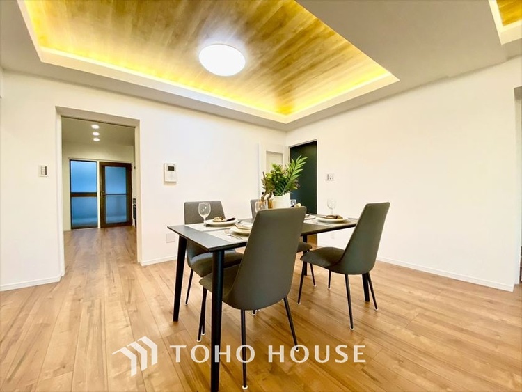 内装 【LIVING】◆扉を◆開くとこの景色。家族の”おかえり”の声が聞こえてきそう。