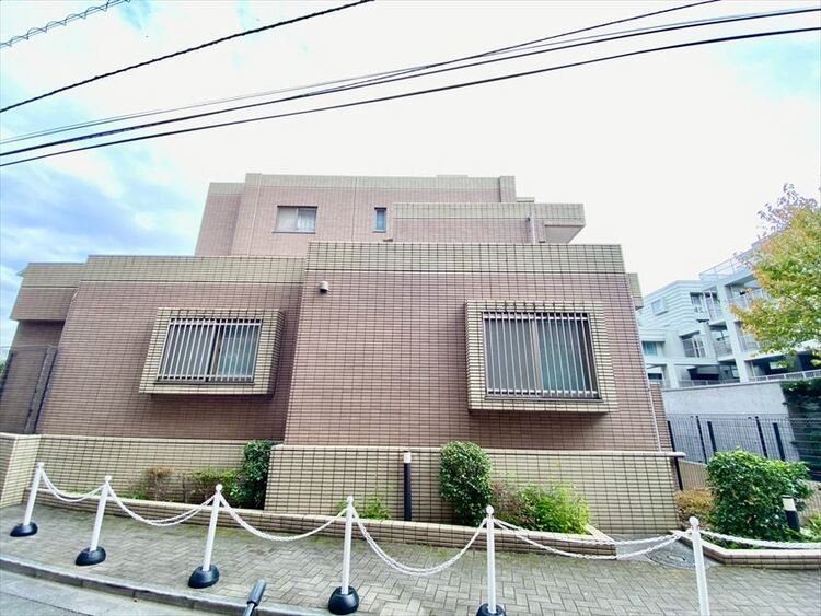 外観 【APPEARANCE】◆眩い◆光が燦々と入り、家族の笑顔を照らす。「いつまでも続いて」と願う夢のような毎日がここにある。