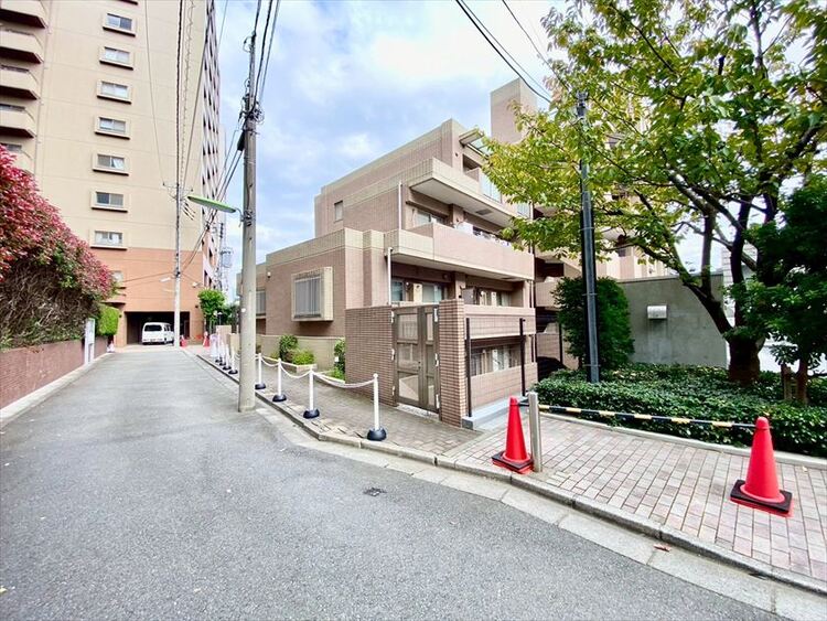 外観 【APPEARANCE】◆陽光◆が差し込む。この開放的な空間に家族の笑顔が集う。家族が一緒に過ごす空間は明るく、そして居心地よく。