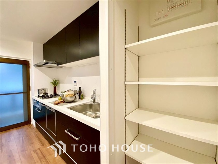 キッチン 【KITCHEN】◆家族のおはよう◆の声を笑顔で迎えてあげられるシステムキッチン。朝ごはんが楽しみでちょっと早起きしたくなるんです。