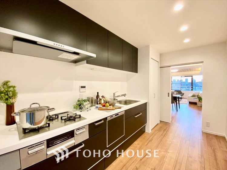 その他 【KITCHEN】◆開放的◆後片付けが楽なシステムキッチン。収納スペースの充実！