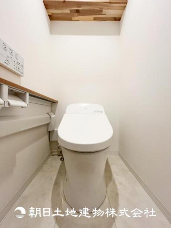 トイレ 【トイレ】大切な1人時間。寛ぎだけではない、快適な生活を送る為に必要なもの。毎日使う場所だから、より快適な空間に仕上げられています。