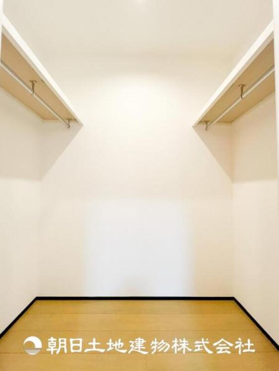 収納 【WIC】収納に便利なウォークインクローゼットがあり、衣類をまとめてしまえるので管理がしやすいです。