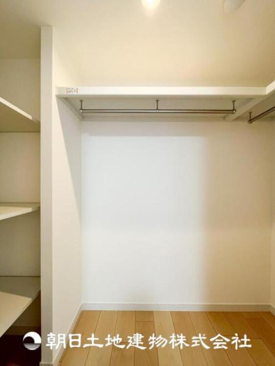 収納 【WIC】収納に便利なウォークインクローゼットがあり、衣類をまとめてしまえるので管理がしやすいです。