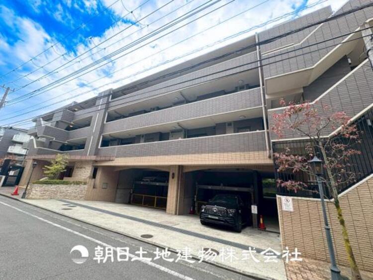 外観 【外観写真】大切な家族、お客様をお迎えする玄関は住宅の入口。仕事が終わって疲れた日でも、あなたを受け入れてくれます。