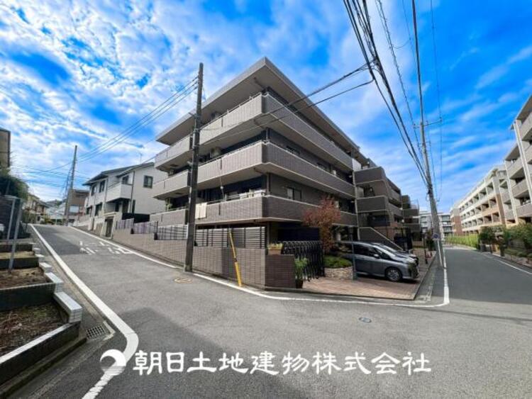 外観 【外観写真】太陽に愛された家。陽当り・通風に優れた魅力的で快適さを追求した住宅です。ここに住むからこそ意味がある。そんな特別感に浸りながら、毎日をお過ごし下さい。