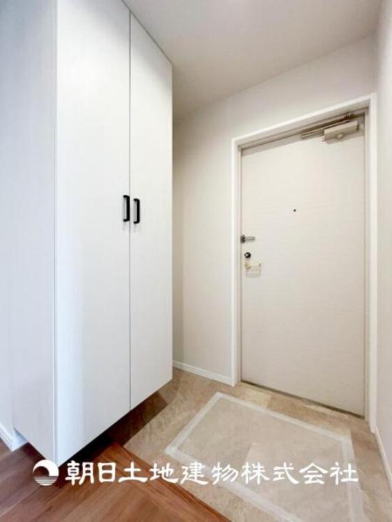 その他 【玄関】大切な家族、お客様をお迎えする玄関は住宅の入口。仕事が終わって疲れた日でも、あなたを受け入れてくれます。