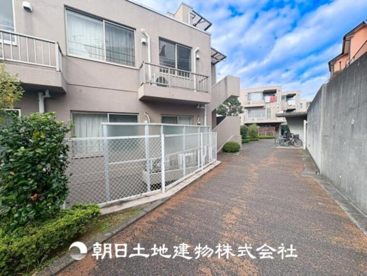 外観 【外観写真】大切な家族、お客様をお迎えする玄関は住宅の入口。仕事が終わって疲れた日でも、あなたを受け入れてくれます。