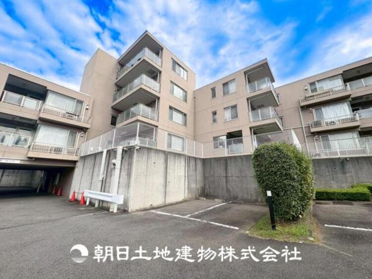 外観 【外観写真】温かい太陽を感じる事ができるのは、目の前に遮るものが無いから。彼方に広がる風景が絵画のように広がります。