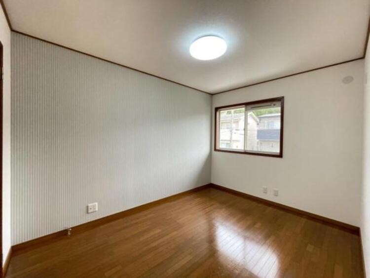 内装 プライベートスペースでのびのびと過ごせる洋室 