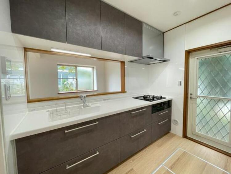 キッチン LDKを見渡せるオープンキッチン。ご家族で並んでも余裕のある広さです