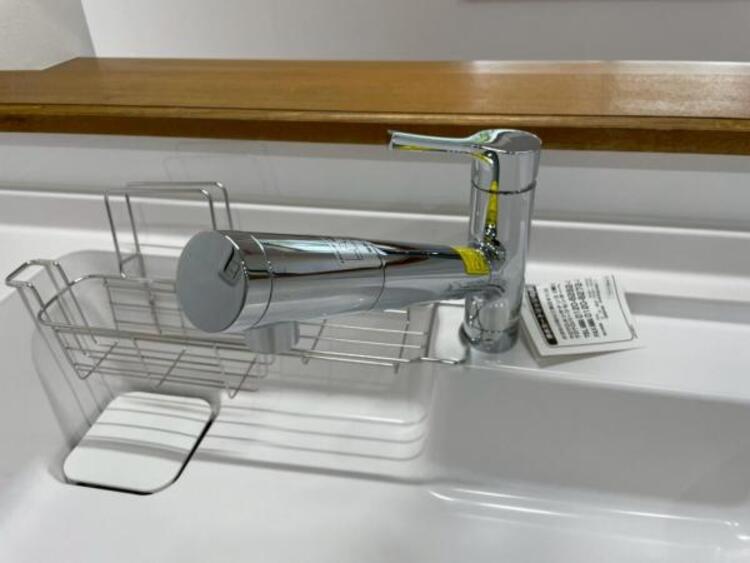 キッチン ワンタッチで浄水に切り替えられる浄水一体型水栓採用 