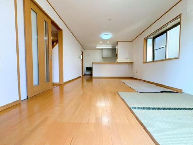 居間 ご家族の笑顔が溢れる開放感たっぷりのLDKです