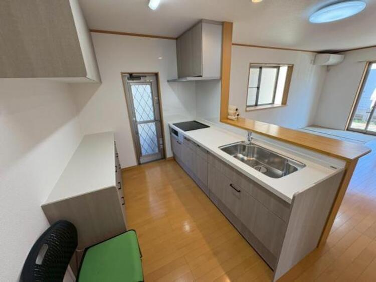 キッチン 広々としたゆとりのキッチン。対面式でお料理中もご家族の気配を感じられます。