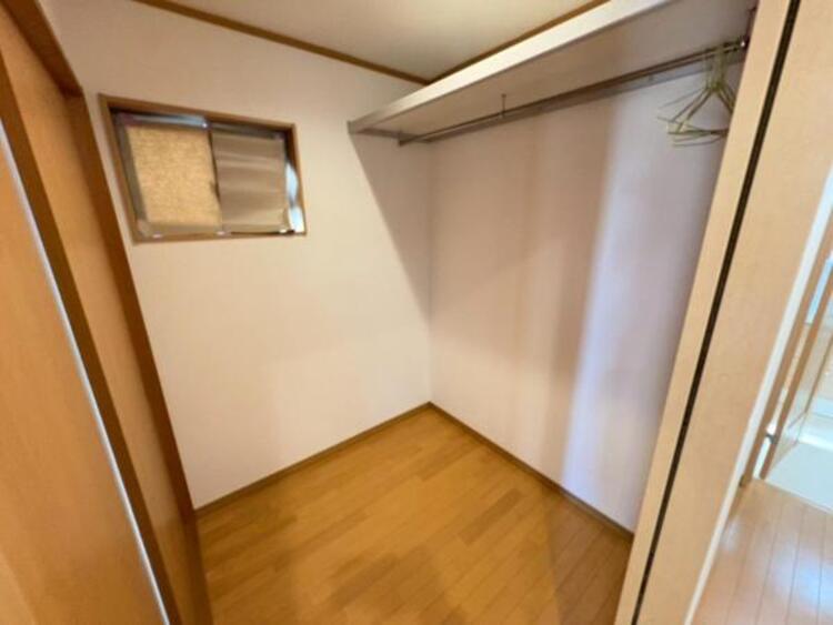 収納 ファミリークローゼットとして使える約2帖の納戸。洗濯後やお出かけ前の動線が快適です。