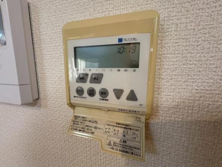 設備 足元からぽかぽかと暖かく、空気の乾燥しづらい床暖房です。