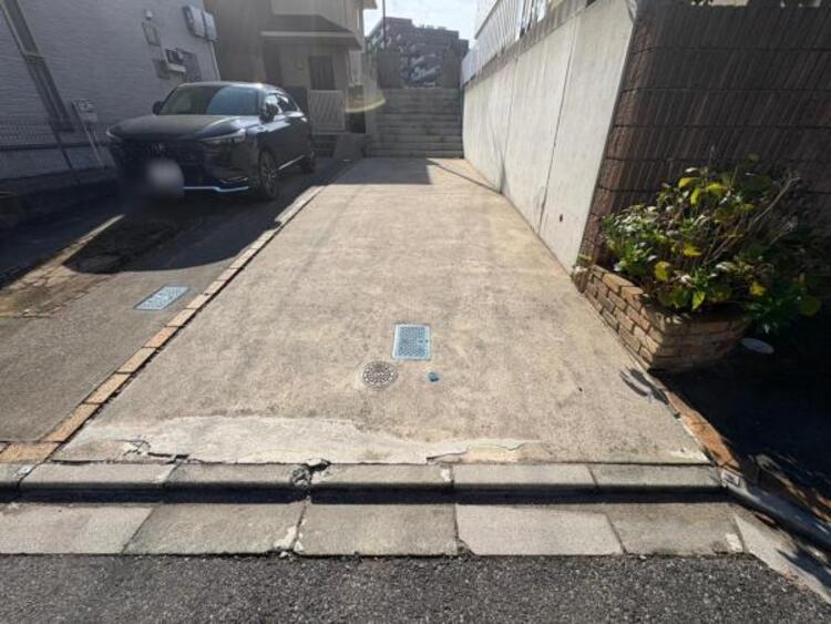 駐車場 カースペース縦列2台駐車可能です。セカンドカーや自転車の駐輪に！