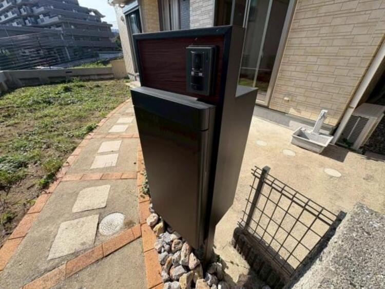 その他 郵便ポスト、宅配ボックス、表札、インターホンの機能が一体となった多機能な宅配ボックスです