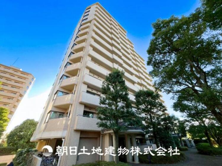 外観 【外観写真】表現された空間はたくさんの光を浴び、風を感じ、暮らしの時間を豊かにしてくれます。デザインされた空間と競い合うかのような充実した建物と共に大切な家族の思い出を刻んでいきます。