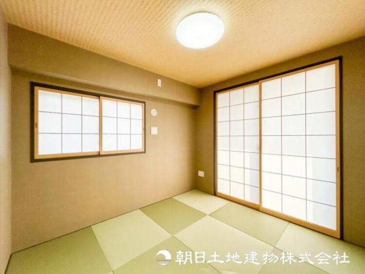 内装 【和室】リビングと繋がって和室がございます。大切なお客様を招く客間としてもお子様のお昼寝場所としてもあると何かと便利です。