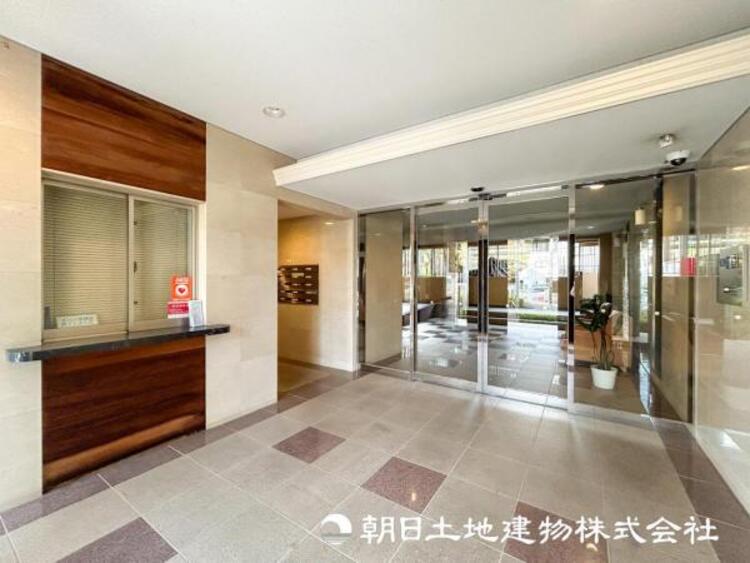 エントランス 【エントランス】家族の色を映し出す洗練された邸宅は、ずっと輝き続けながらいつしか街の風景に溶け込んでいきます。