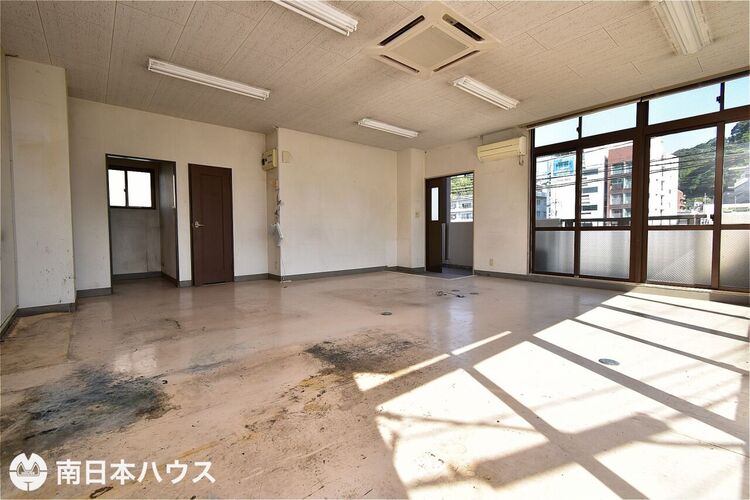 内装 【事務所部分2階　事務所】