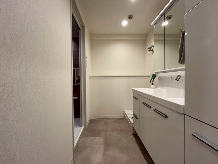 洗面 清潔感と心地よさを重視した、上質感漂うパウダールーム。