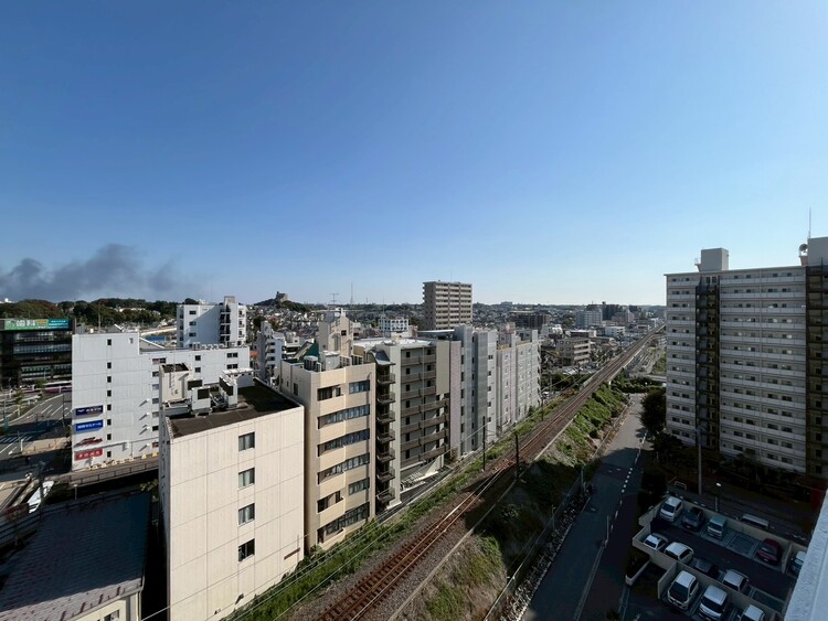 バルコニー 窓を開けると広がる青空。心をリフレッシュして日々を過ごしていきましょう。