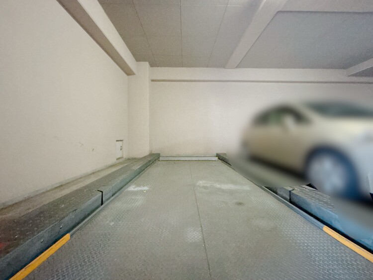 駐車場 本物件の駐車スペースです。車種制限のある場合もございますので、お気軽にお問い合わせくださいませ。