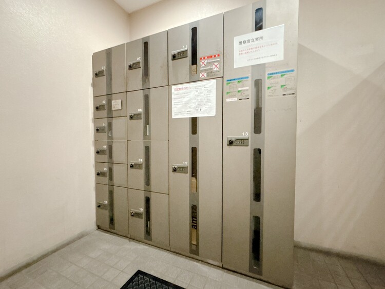 設備 共用部分の宅配ボックスです。留守中の荷物受け取りもできるので、安心して外出ができますね。