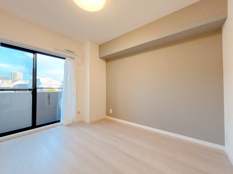 寝室 ベッドも十分に設置するスペースがあります。