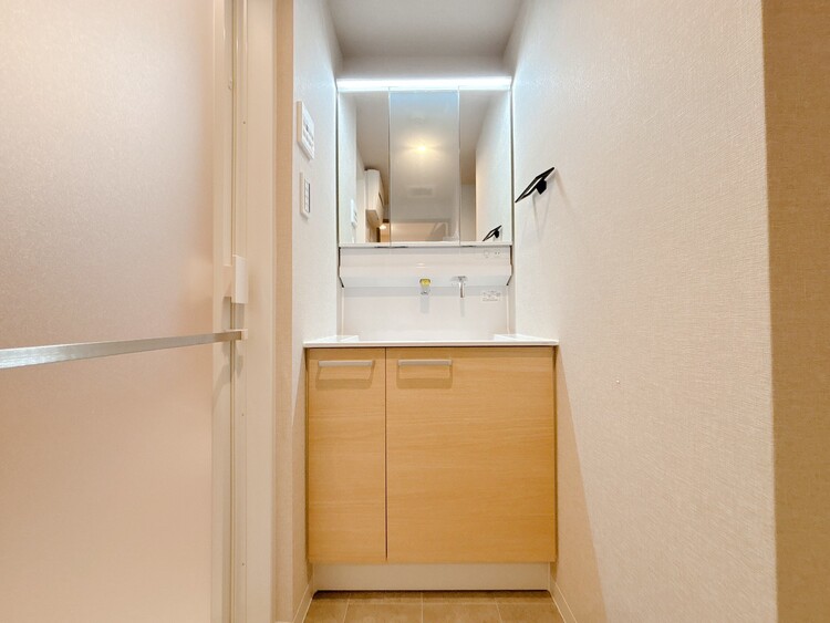 洗面 何かと物が増える場所だからこそ、スッキリと見映えの良い空間に。