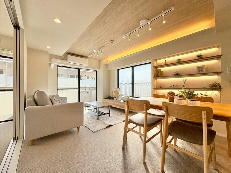 居間 飾り過ぎないシンプルな内装と偏り過ぎないデザインで統一しました。