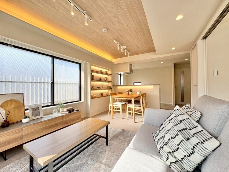 居間 快適に過ごす毎日を求めて、暮らしの中でご自身の「マイホーム」に創り上げてください。