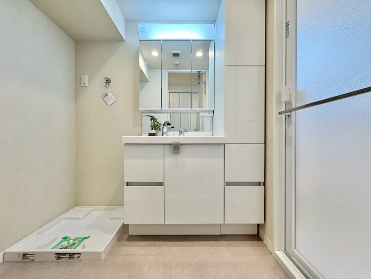 洗面 清潔感と心地よさを重視した、上質感漂うパウダールーム。