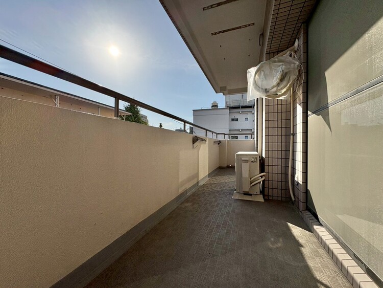 バルコニー 暮らしの中で、光と風を演出してくれるバルコニー。