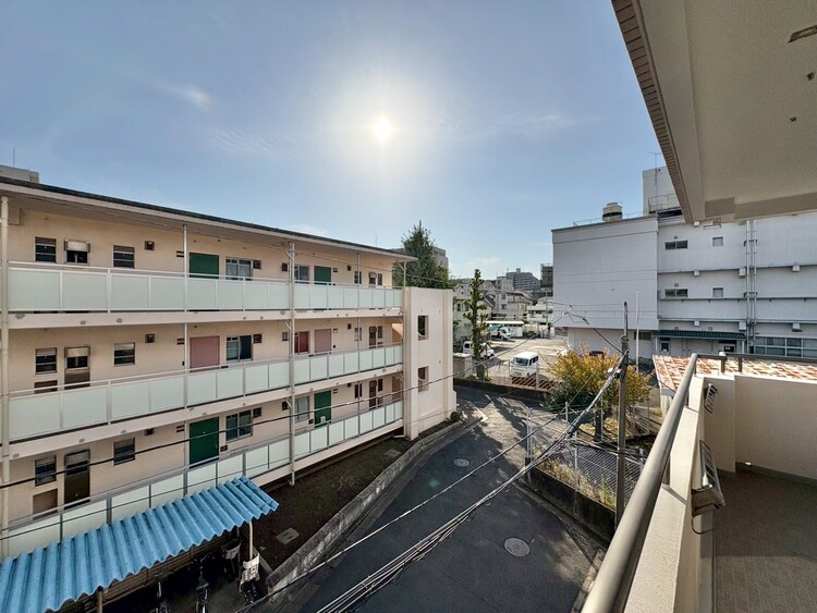 バルコニー 頬をなでる、優しい風を感じることが出来ます。