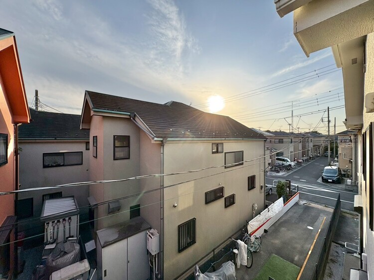 バルコニー 窓を開けると広がる青空。心をリフレッシュして日々を過ごしていきましょう。