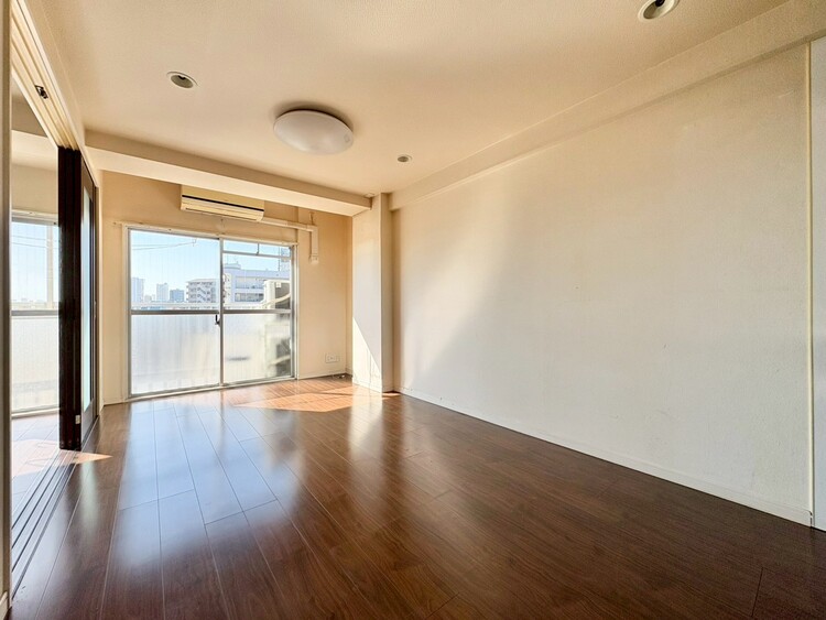 居間 飾り過ぎないシンプルな内装と偏り過ぎないデザインで統一しました。