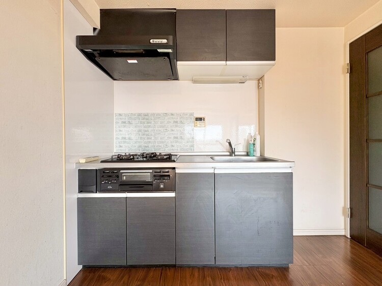 キッチン スマートな意匠と充実の機能を備えたキッチンが、暮らしにおいしい彩りを添えます。