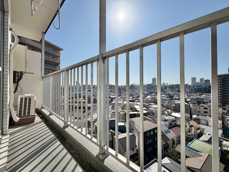 バルコニー 暮らしの中で、光と風を演出してくれるバルコニー。