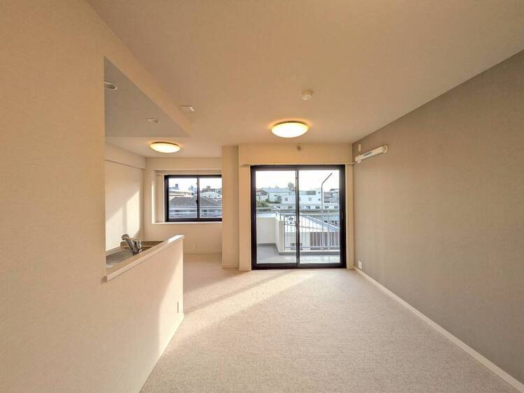 居間 居心地の良い空気感は、暮らしのステージを彩り、心からのやすらぎと満足感を与えてくれます。