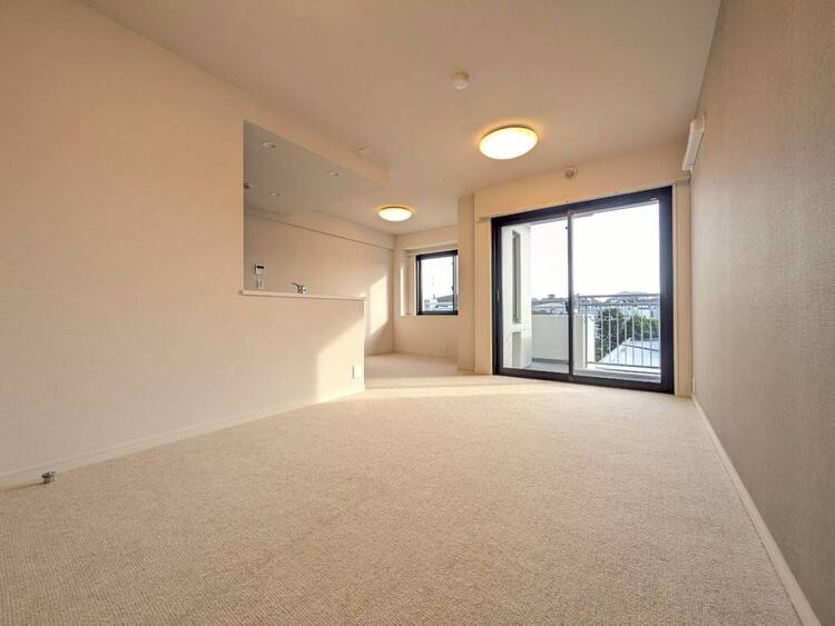 居間 飾り過ぎないシンプルな内装と偏り過ぎないデザインで統一しました。