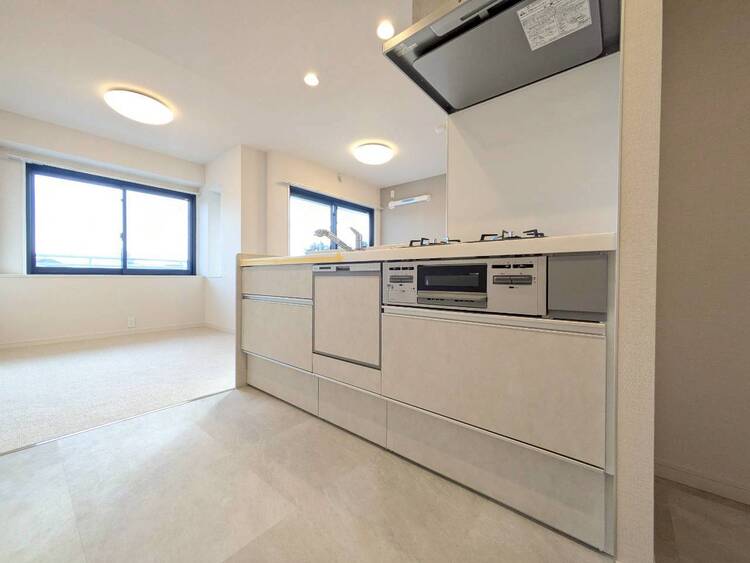 キッチン スマートな意匠と充実の機能を備えたキッチンが、暮らしにおいしい彩りを添えます。