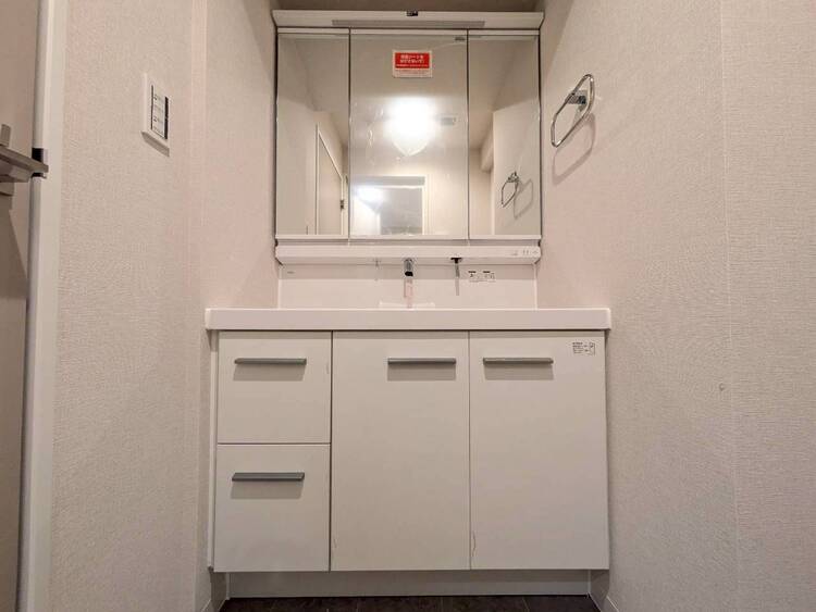 洗面 何かと物が増える場所だからこそ、スッキリと見映えの良い空間に。