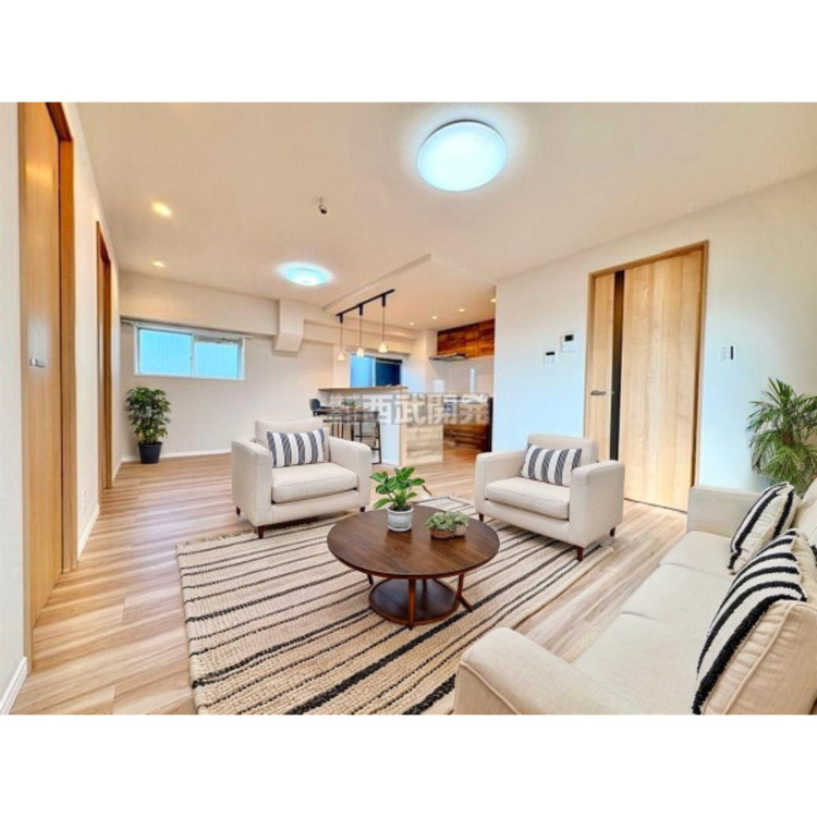 居間 配置してある家具や小物はCGによるイメージです。