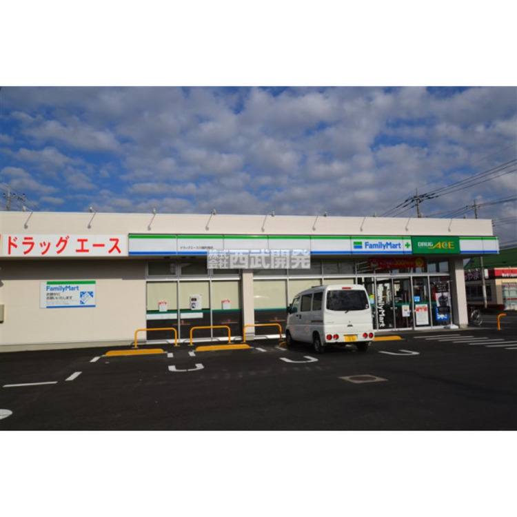 周辺 ファミリーマート・ドラックエース(約770m)