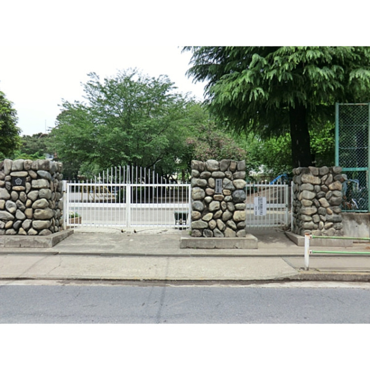 周辺 第二小学校(約550m)