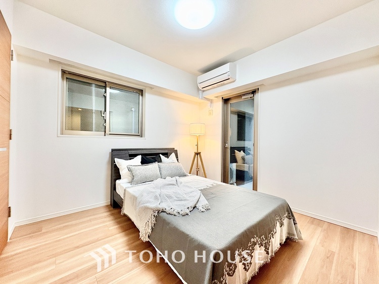 内装 ◆間接照明◆オレンジ色の光が僕達を大人な気分にさせる。静かで優しく語りかけるその光は、今日の終わりを告げてくれ、でも明日にはいい事が必ず来るよ。そんな囁きが聞こえてくる