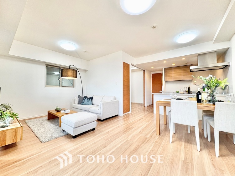 内装 ◆隠された美しさ◆流麗な音楽が流れているような繊細でいながら整然かつ堅牢なこの空間。この空間は確かに美しい。しかし、そこには美しさ以上のものが隠されている。